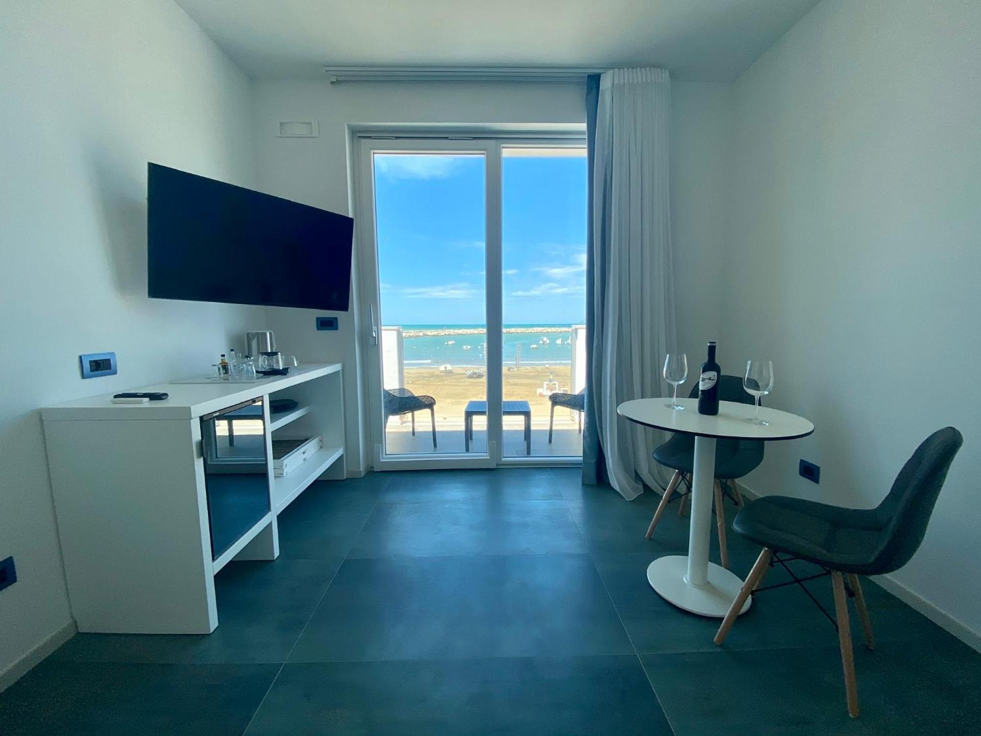 Marina Bay Beach Suites Peschici Exteriér fotografie