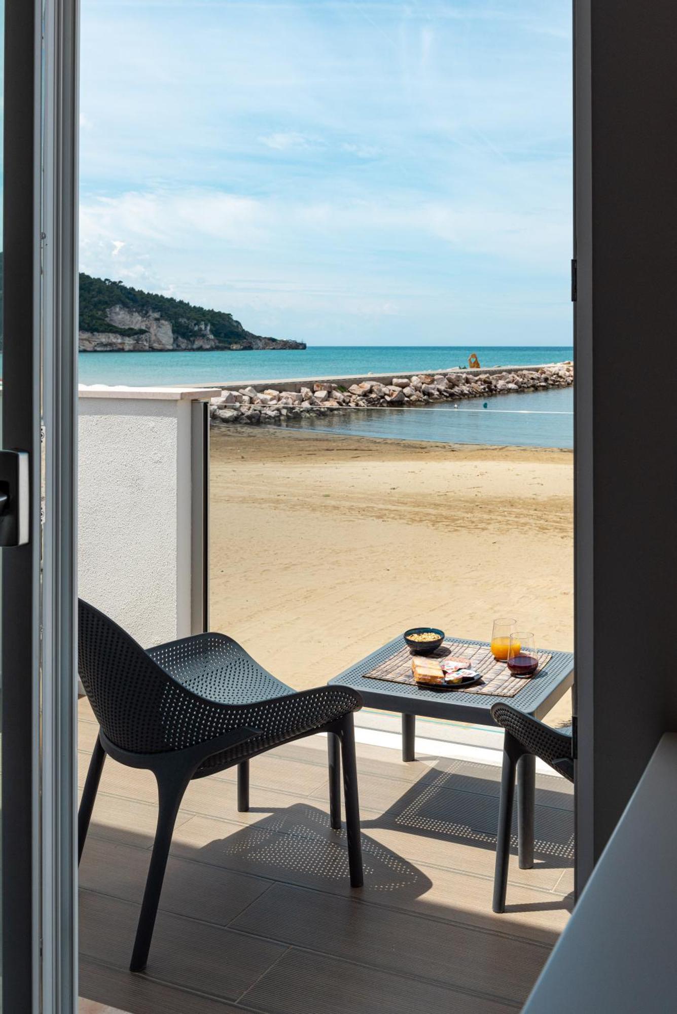 Marina Bay Beach Suites Peschici Exteriér fotografie