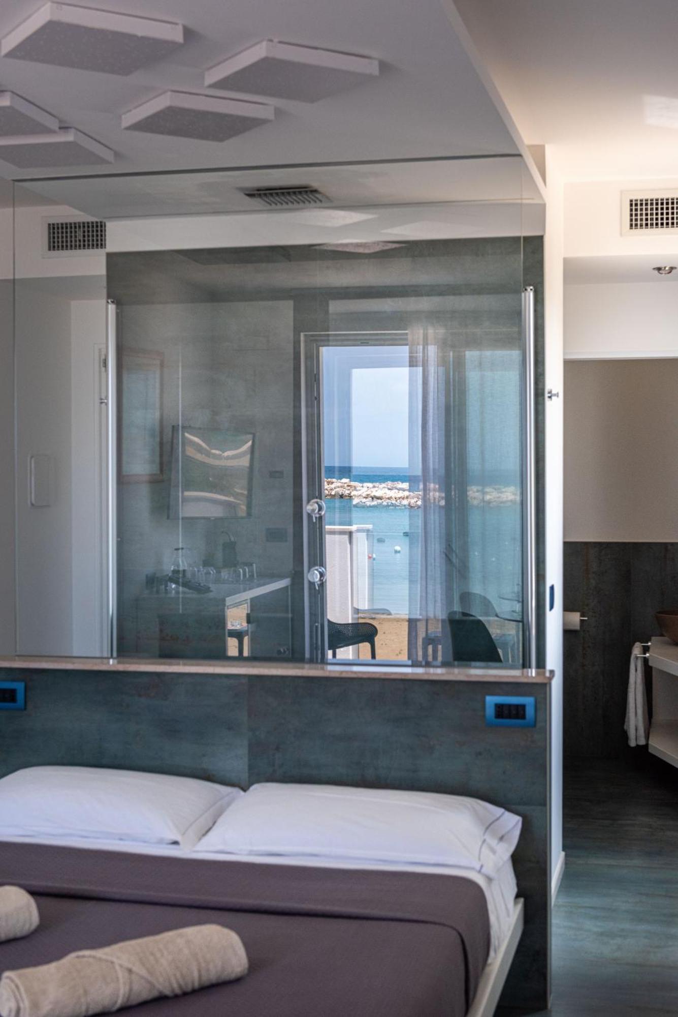 Marina Bay Beach Suites Peschici Exteriér fotografie